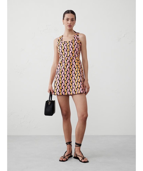 BANANA REPUBLIC FACTORY STORE(バナナリパブリック ファクトリーストア)の「BANANA REPUBLIC FACTORY STORE シームスクープネックミニワンピース(ワンピース・レディース・イエロー・4/2/0/6/8)」の4枚目の写真