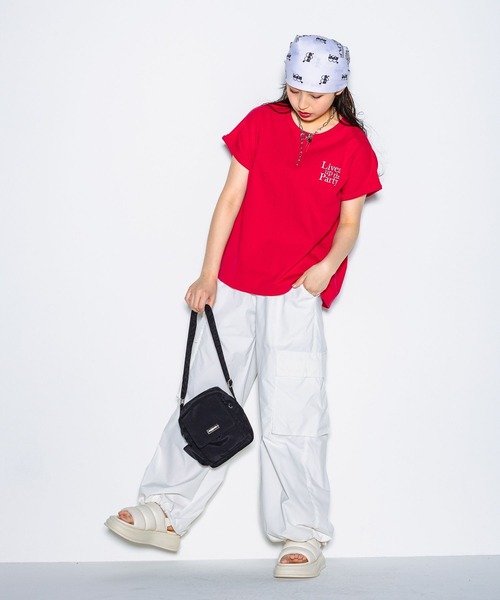 repipi armario(レピピ アルマリオ)の「BACKフラワーTシャツ(Tシャツ/カットソー・キッズ・ブラック/ホワイト/レッド・LARGE/MEDIUM/SMALL)」の14枚目の写真