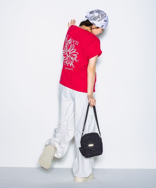 repipi armario(レピピ アルマリオ)の「BACKフラワーTシャツ(Tシャツ/カットソー・キッズ・ブラック/ホワイト/レッド・LARGE/MEDIUM/SMALL)」の16枚目の写真