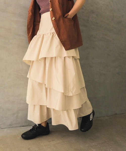 en CAnAF(エンカナフ)の「ランダムティアードロングスカート(スカート・レディース・ブラック/オフホワイト・フリー)」の1枚目の写真