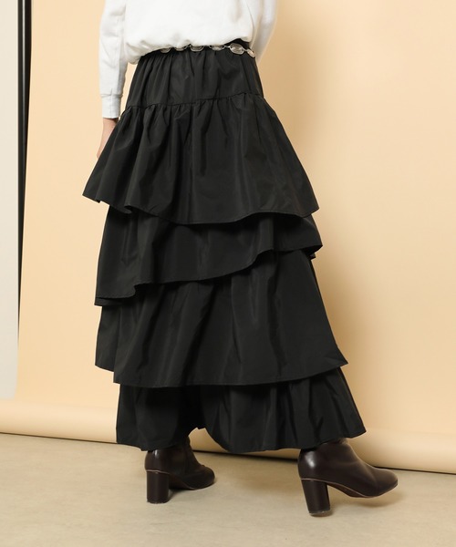 en CAnAF(エンカナフ)の「ランダムティアードロングスカート(スカート・レディース・ブラック/オフホワイト・フリー)」の5枚目の写真