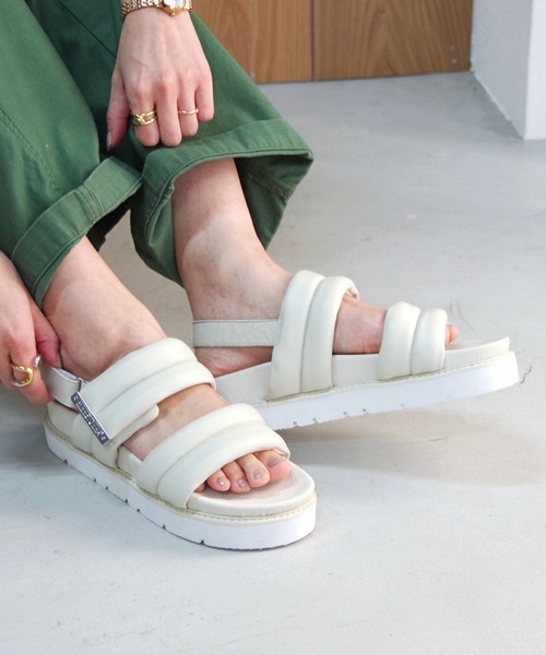 Minnetonka(ミネトンカ)の「MINNETONKA ミネトンカ / プラットフォームパファーストラップサンダル 25M02(サンダル・レディース・ブラック/シルバー/ベージュ/ホワイト・5/9/8/7/6)」の2枚目の写真