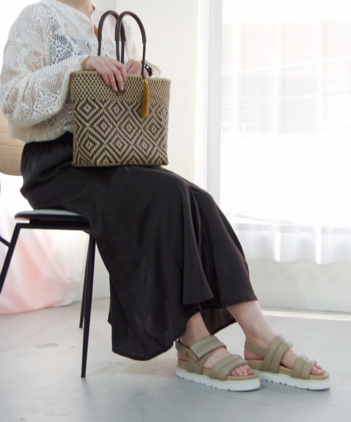 Minnetonka(ミネトンカ)の「MINNETONKA ミネトンカ / プラットフォームパファーストラップサンダル 25M02(サンダル・レディース・ブラック/シルバー/ベージュ/ホワイト・5/9/8/7/6)」の19枚目の写真
