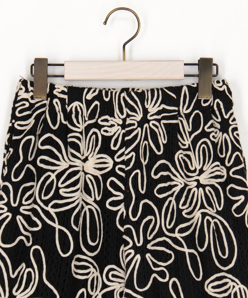 NICOLE white（ニコルホワイト）の「コード刺繍パンツ（その他パンツ・レディース・モカ/ブラック/アイボリー・FREE）」の8枚目の写真