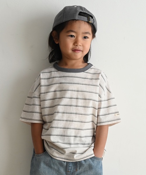 PUPPAPUPO（プッパプーポ）の「オーバーサイズ 半袖 Tシャツ（Tシャツ/カットソー・キッズ・チャコールグレー/ベージュ/アイボリー/グレイッシュベージュ/ホワイト×レッド/ミント/チャコール/モカ/グリーン系その他/グレー×ホワイト・120/80/130/90/100/110）」の5枚目の写真