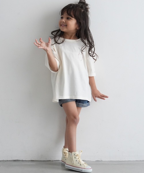 PUPPAPUPO（プッパプーポ）の「オーバーサイズ 半袖 Tシャツ（Tシャツ/カットソー・キッズ・チャコールグレー/ベージュ/アイボリー/グレイッシュベージュ/ホワイト×レッド/ミント/チャコール/モカ/グリーン系その他/グレー×ホワイト・120/80/130/90/100/110）」の11枚目の写真