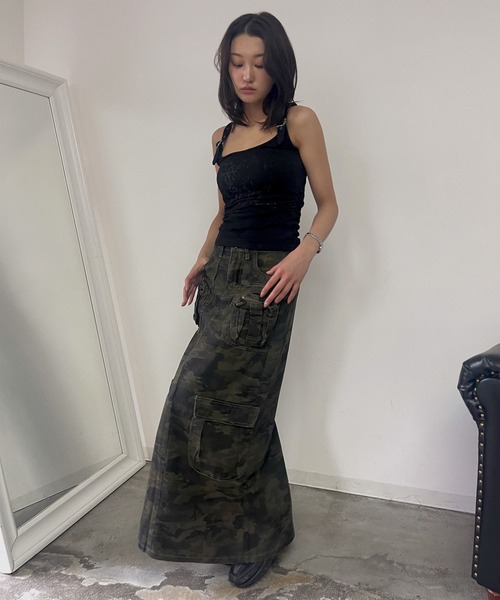 FOLLOWIN（フォロウィン）の「【肩紐調節可能】ショルダーバックル・ヴィンテージロゴキャミソール（キャミソール・レディース・ブラック/チャコール/ベージュ・FREE）」の6枚目の写真