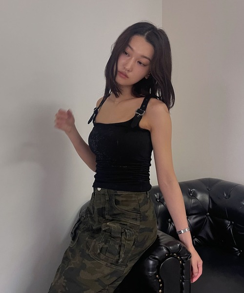 FOLLOWIN（フォロウィン）の「【肩紐調節可能】ショルダーバックル・ヴィンテージロゴキャミソール（キャミソール・レディース・ブラック/チャコール/ベージュ・FREE）」の11枚目の写真