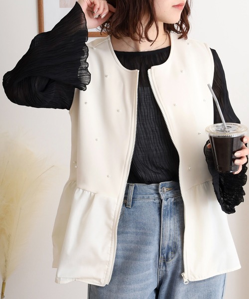 atONE(アットワン)の「ダンボールニット×布帛切替パール付きZIPベスト(ベスト・レディース・チャコール/アイボリー/ブラック/グレー・3L/LL/L/M)」の2枚目の写真