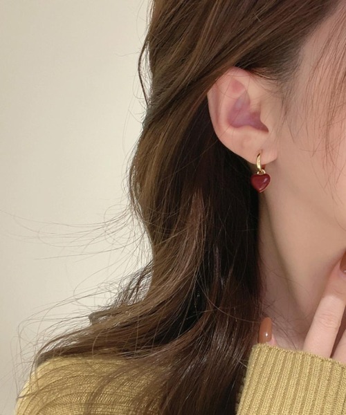 Forcement(フォースメント)の「「気分で大人かわいいを自由に操る“3wayハートピアス”」3wayルージュレッドハートピアス(ピアス(両耳用)・レディース・レッド・ONESIZE)」の2枚目の写真
