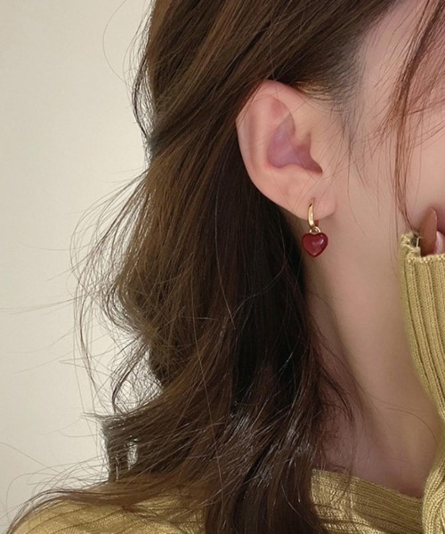 Forcement(フォースメント)の「「気分で大人かわいいを自由に操る“3wayハートピアス”」3wayルージュレッドハートピアス(ピアス(両耳用)・レディース・レッド・ONESIZE)」の3枚目の写真