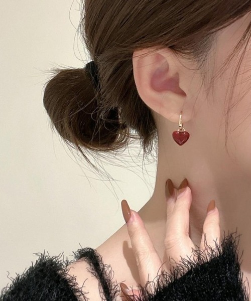 Forcement(フォースメント)の「「気分で大人かわいいを自由に操る“3wayハートピアス”」3wayルージュレッドハートピアス(ピアス(両耳用)・レディース・レッド・ONESIZE)」の5枚目の写真