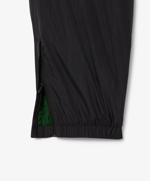 LACOSTE（ラコステ）の「ワッシャー加工 ナイロン 軽量撥水トラックパンツ（その他パンツ・メンズ・グレイッシュブルー/ブラック・3/2/5/4）」の3枚目の写真