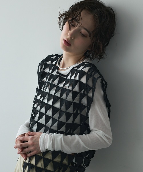 Trish(トリッシュ)の「トライアングルレースノースリプルオーバー(タンクトップ・レディース・ホワイト/ブラック・MEDIUM)」の6枚目の写真