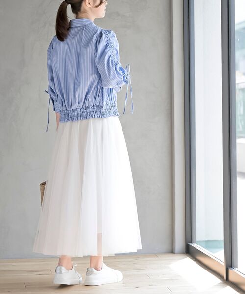 rps（アールピーエス）の「シャーリングドロスト５分袖ブラウス（シャツ/ブラウス・レディース・サックスブルー/ブルー/イエロー・フリー）」の7枚目の写真