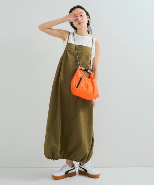 le cercle ADAM ET ROPE'（ルセルクルアダムエロペ）の「【マルチWAY】ロールトップショルダーバッグ［撥水/ユニセックスで使える ］（ショルダーバッグ・レディース・オレンジ系その他2/ライトグレー/ブラック系その他/ホワイト系・FREE）」の14枚目の写真