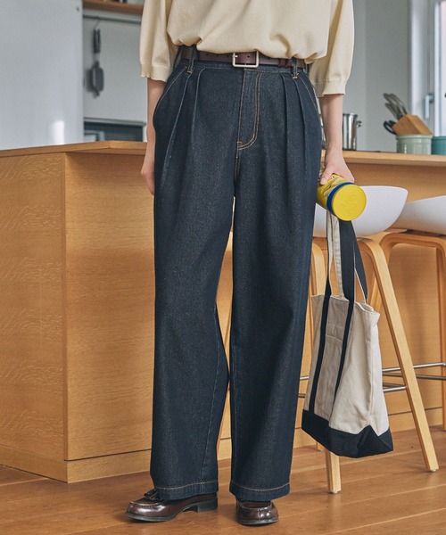 MONO-MART LADY'S(モノマートレディース)の「ハイウエスト タック ワイド ストレート デニムパンツ(デニムパンツ・レディース・ライトブルー/ブラック/ネイビー・S/M)」の6枚目の写真