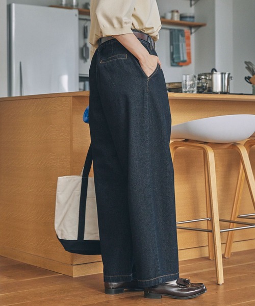 MONO-MART LADY'S(モノマートレディース)の「ハイウエスト タック ワイド ストレート デニムパンツ(デニムパンツ・レディース・ライトブルー/ブラック/ネイビー・S/M)」の9枚目の写真