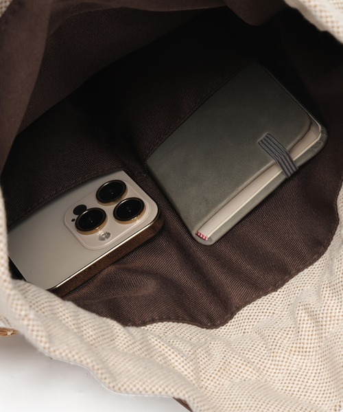 Ungrid(アングリッド)の「【Ungrid/アングリッド】雑材コンビ 巾着トートバッグ(かごバッグ・レディース・ブラック/ブラウン/ホワイト・FREE)」の7枚目の写真