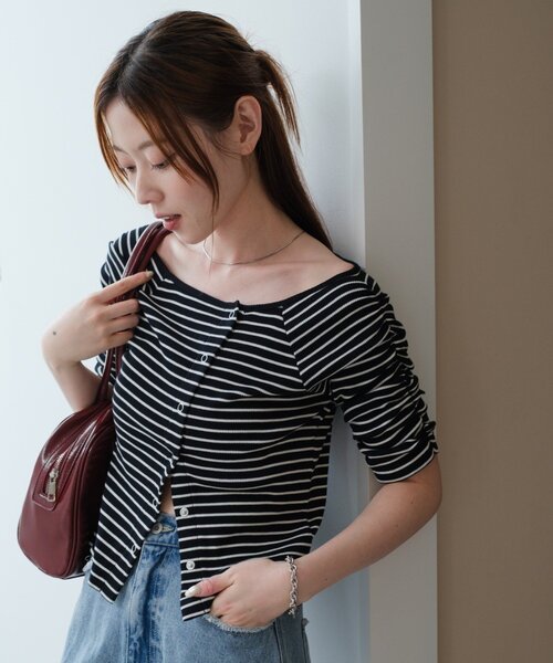 Kastane（カスタネ）の「【新色追加/XS.Fサイズ展開/無地&ボーダー】オフショルテレコ5分袖カットソー（Tシャツ/カットソー・レディース・アイボリー/ブラック系その他/チャコールグレー/ホワイト/ピンク・FREE/X-SMALL）」の4枚目の写真