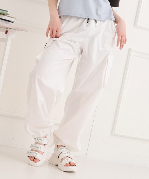 PINK-latte（ピンクラテ）の「シンプルカーゴパンツ（その他パンツ・キッズ・オフホワイト/ブラック/ライトグレー/ピンク系・15 /14/13/16）」の10枚目の写真