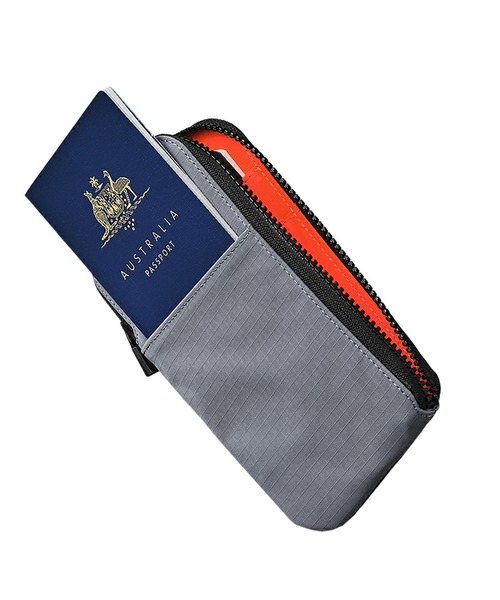 ALPAKA（アルパカ）の「ZIP TRAVEL WALLET パスポートケース ウォレット カード入れ（パスポートケース・メンズ・グリーン/グレー/ブラック/ブルー・ONE SIZE）」の2枚目の写真