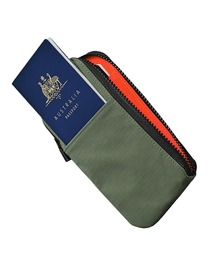 未使用 半額 dunhill パスポートケース 緑 レザー 楽天市場】パスポートカバー（ブランドダンヒル）（旅行用品