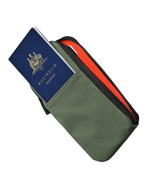 ALPAKA（アルパカ）の「ZIP TRAVEL WALLET パスポートケース ウォレット カード入れ（パスポートケース・メンズ・グリーン/グレー/ブラック/ブルー・ONE SIZE）」の3枚目の写真
