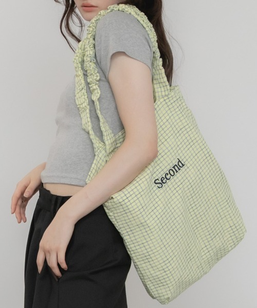 HEILIS(ヘイリス)の「ロゴ刺繍フリルトートバッグ/チェック A4 トート 韓国 フリル ガーリー シティガール 通学 サブバッグ 推し活 カバン バッグ(トートバッグ・レディース・ホワイト/イエロー・FREE)」の3枚目の写真