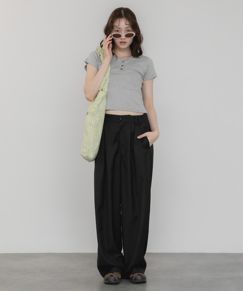 HEILIS(ヘイリス)の「ロゴ刺繍フリルトートバッグ/チェック A4 トート 韓国 フリル ガーリー シティガール 通学 サブバッグ 推し活 カバン バッグ(トートバッグ・レディース・ホワイト/イエロー・FREE)」の4枚目の写真