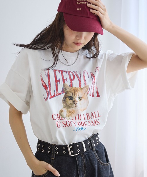 PBLIM（ページボーイリム）の「《UNISEX》スリーピーキャットTシャツ（Tシャツ/カットソー・レディース・パープル/ブラック/オフホワイト・MEDIUM/LARGE）」の2枚目の写真