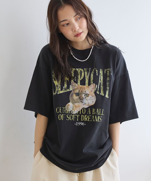PBLIM（ページボーイリム）の「《UNISEX》スリーピーキャットTシャツ（Tシャツ/カットソー・レディース・パープル/ブラック/オフホワイト・MEDIUM/LARGE）」の3枚目の写真