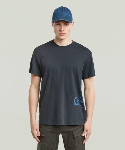 G-STAR(ジースター)の「SPRAYED GRAPHIC T-SHIRT/スプレーグラフィックロゴTシャツ(Tシャツ/カットソー・メンズ・ホワイト系その他/ブルー系その他/ダークブラック・SMALL/MEDIUM/LARGE/X-LARGE/X-SMALL)」の3枚目の写真