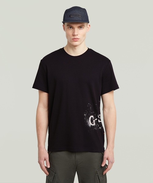 G-STAR(ジースター)の「SPRAYED GRAPHIC T-SHIRT/スプレーグラフィックロゴTシャツ(Tシャツ/カットソー・メンズ・ホワイト系その他/ブルー系その他/ダークブラック・SMALL/MEDIUM/LARGE/X-LARGE/X-SMALL)」の2枚目の写真