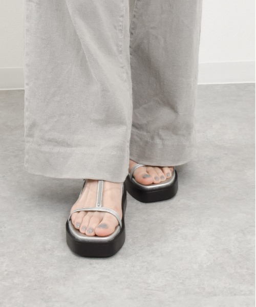 tukn.(トゥクン)の「厚底メタルパーツサンダル 軽量厚底(サンダル・レディース・ブラウン/シルバー/ブラック・M/S/L/LL)」の4枚目の写真