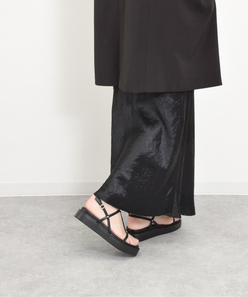 tukn.(トゥクン)の「厚底メタルパーツサンダル 軽量厚底(サンダル・レディース・ブラウン/シルバー/ブラック・M/S/L/LL)」の11枚目の写真