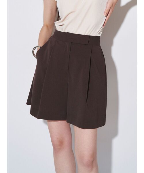 ELENDEEK（エレンディーク）の「タックハーフパンツ【セットアップ対応】（その他パンツ・レディース・ブラウン/アイボリー/チャコールグレー・01/02）」の6枚目の写真