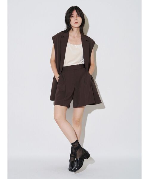 ELENDEEK（エレンディーク）の「タックハーフパンツ【セットアップ対応】（その他パンツ・レディース・ブラウン/アイボリー/チャコールグレー・01/02）」の7枚目の写真