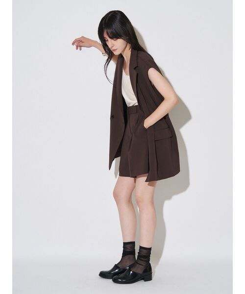 ELENDEEK（エレンディーク）の「タックハーフパンツ【セットアップ対応】（その他パンツ・レディース・ブラウン/アイボリー/チャコールグレー・01/02）」の8枚目の写真