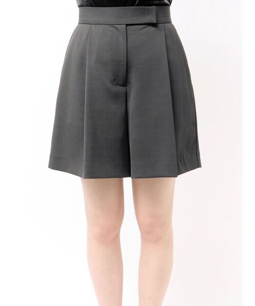 ELENDEEK（エレンディーク）の「タックハーフパンツ【セットアップ対応】（その他パンツ・レディース・ブラウン/アイボリー/チャコールグレー・01/02）」の10枚目の写真