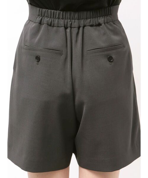 ELENDEEK（エレンディーク）の「タックハーフパンツ【セットアップ対応】（その他パンツ・レディース・ブラウン/アイボリー/チャコールグレー・01/02）」の13枚目の写真