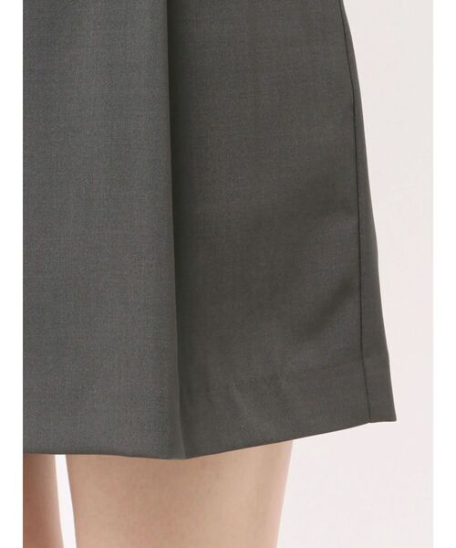 ELENDEEK（エレンディーク）の「タックハーフパンツ【セットアップ対応】（その他パンツ・レディース・ブラウン/アイボリー/チャコールグレー・01/02）」の16枚目の写真