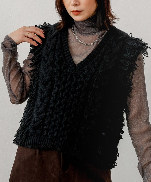en CAnAF(エンカナフ)の「ケーブル編み ループフリンジベスト(ベスト・レディース・モカ/ブラック/オフホワイト・M)」の1枚目の写真