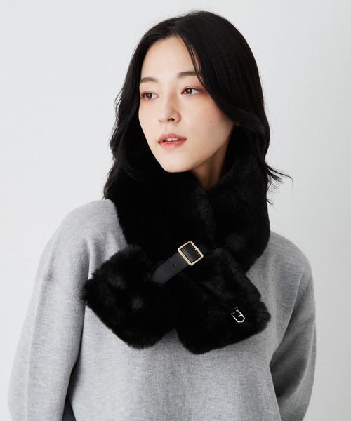 フェイクファーマフラー ”ベルト アーチロゴ”（マフラー）｜FURLA