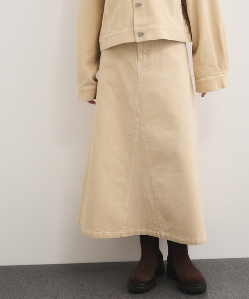le cercle ADAM ET ROPE'(ルセルクルアダムエロペ)の「製品染めコーデュロイスカート/セットアップ対応(スカート・レディース・ベージュ系その他/ボルドー/ブルー系その他5・FREE)」の2枚目の写真
