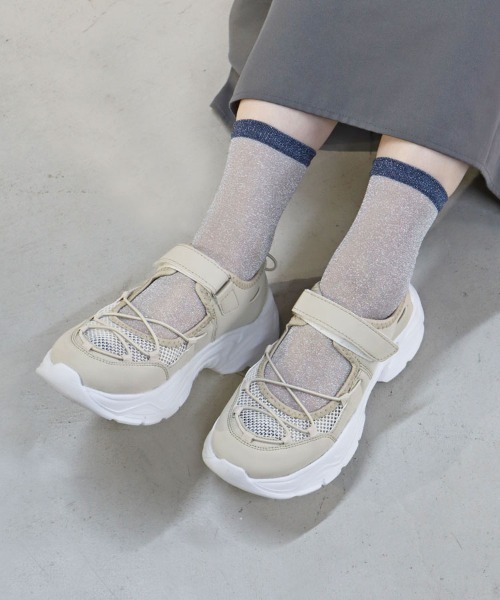 Bleu Bleuet(ブルーブルーエ)の「メッシュスニーカーサンダル(スニーカー・レディース・ベージュ/シルバー・MEDIUM/LARGE)」の3枚目の写真