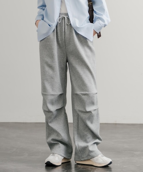Rocky Monroe(ロッキーモンロー)の「ハイウエストドレープワイド膝タックスウェットパラシュートパンツ(スウェットパンツ・レディース・ブラック/ライトグレー/グレー/チャコール・L/M)」の3枚目の写真