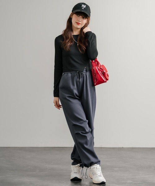 Rocky Monroe(ロッキーモンロー)の「ハイウエストドレープワイド膝タックスウェットパラシュートパンツ(スウェットパンツ・レディース・ブラック/ライトグレー/グレー/チャコール・L/M)」の7枚目の写真