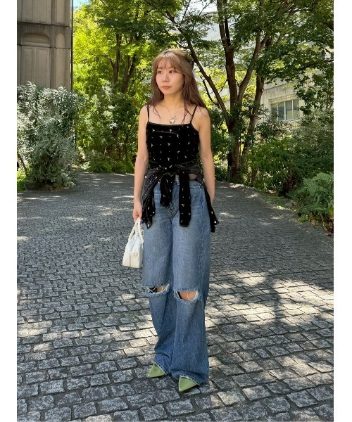 エンブロイダリーベロアキャミアンサンブル LILY BROWN（リリーブラウン）の「エンブロイダリーベロアキャミ