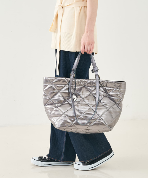 marco masi(マルコマージ)の「【MARCO MASI】2WAYハンドルキルトトート(トートバッグ・レディース・シルバー・フリー)」の20枚目の写真